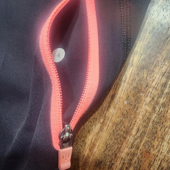 Lululemon Womens All Sport Crop Legging Elastic Waist Striped Black White Size 4 - Picture 6 of 6